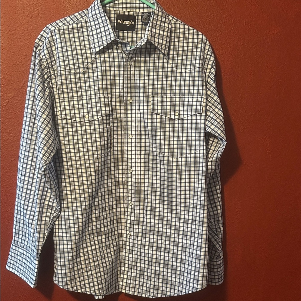 Wrangler Men's Navy and White Plaid Shirt